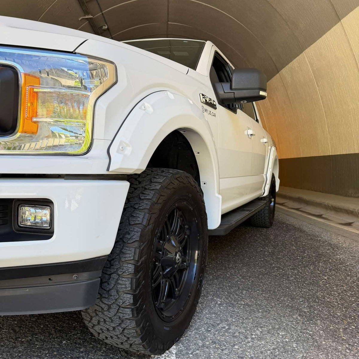 Ford F150 Fender Flares met bout-accenten & mudflaps (glad) 2021-2026