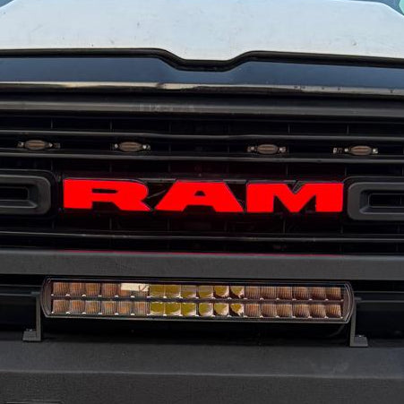 Dodge Ram verlichte letters rood